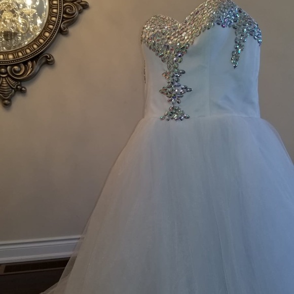 Wedding dress - Picture 6 of 8